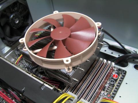 さすがに14cm FANは大きいですね。