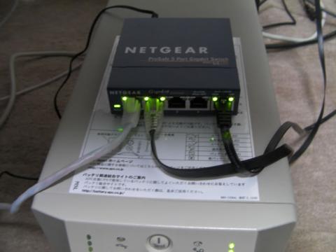 LEDの点灯状態で接続速度が一目瞭然です。