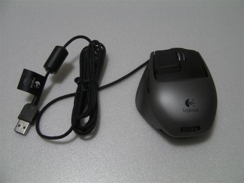 USBケーブルはメッシュタイプ