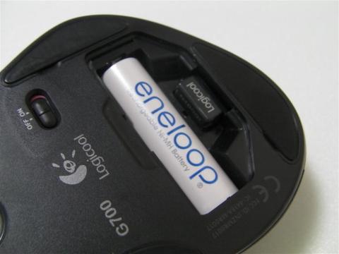 電池傍にレシーバーを収納出来ます。