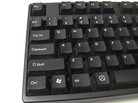 かな表記無し。半角/全角含め徹底して日本語表記は排除されている