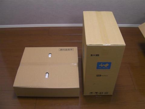 中にはPCケースの箱と、『添付品在中』と書かれた箱の計二つ