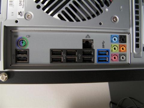 背面のIOパネルです。