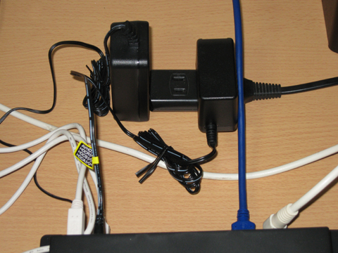 (左側:HVTR-BTL付属品、右側:AVHD-U1.0Q付属品)