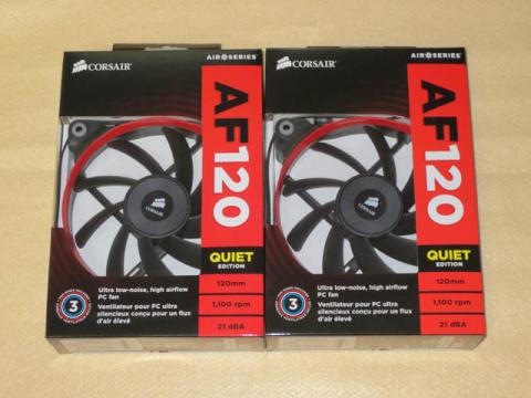 パッケージはAF140 QUIET EDITION0と同じデザインです。厚みがあり高級感があります。