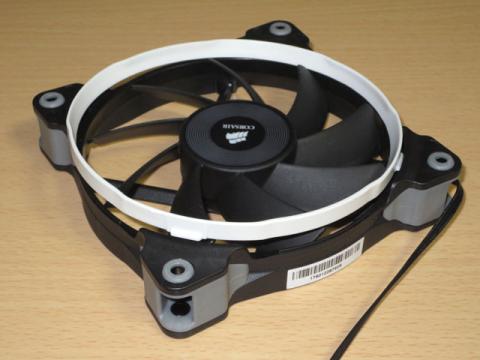 カラーリングの交換は工具無しで可能!