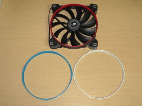 カラーリングは「レッド、ブルー、ホワイト