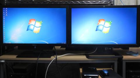 左:U2711、右:ZR2740w