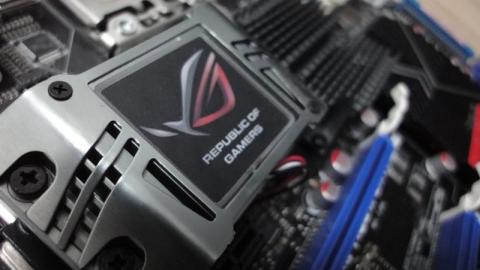 ノースブリッジのヒートシンクは光ります