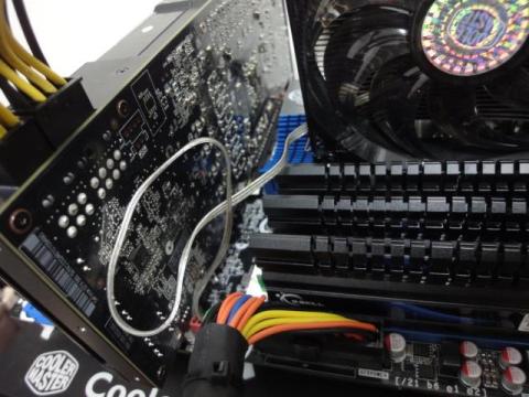 メモリー側のFANソケットに装着した場合