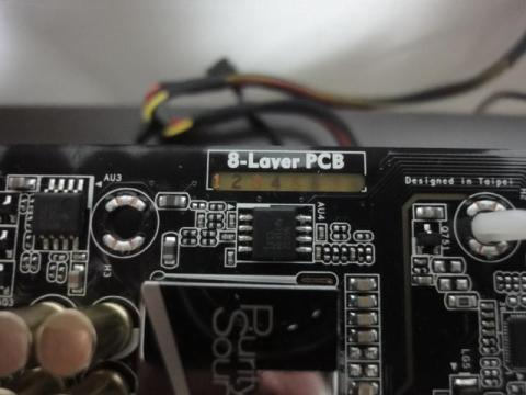 8層基盤であることがわかる