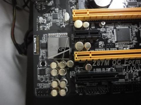 よく見るとマザー本体と切り離されている音源