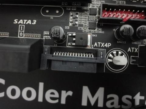 ビデオカード用の補助電源