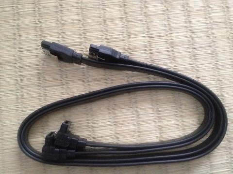 <br /> <br /> ・SATA 6Gb/s ケーブル×2(先端が白い方)<br /> [image