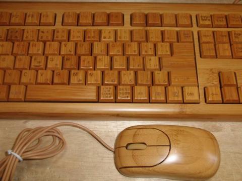 写真1:竹キーボード&マウス
