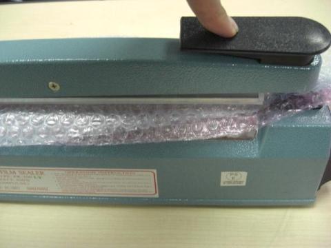 写真4:シーラーによる圧着