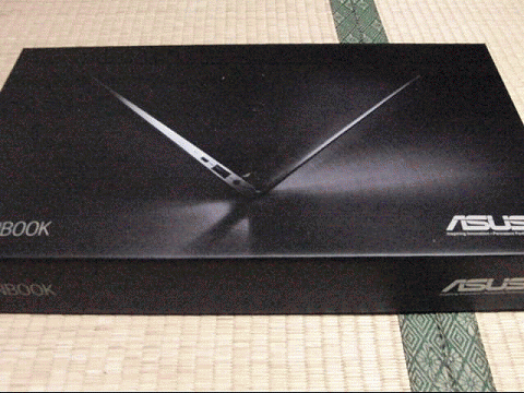 写真1:とっても薄いUX21E