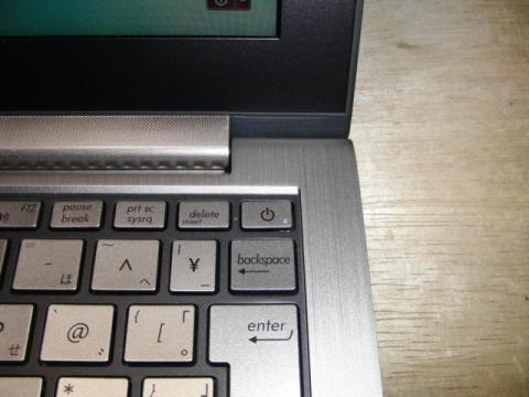 写真10:電源ボタンの位置