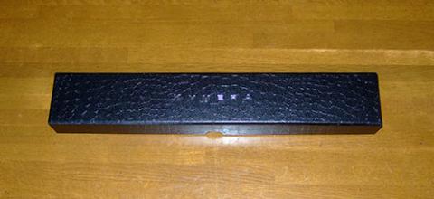 卒業証書入れる筒みたいな質感