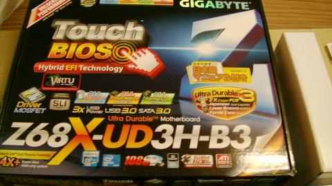 マザー(Gigabyte GA-Z68A-UD3)の外箱