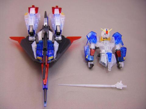 このガンプラの全パーツ、変形には両腕と頭部は使いません。