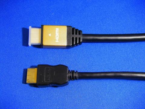 下は通常のケーブル