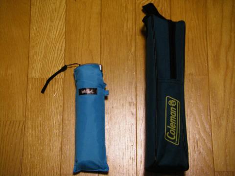 左は折りたたみ傘