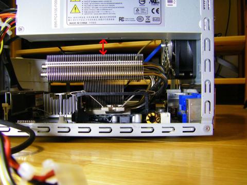 ただし、ファンは電源と干渉するため設置できず