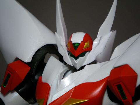 鋭角の多い精悍なフォルム!