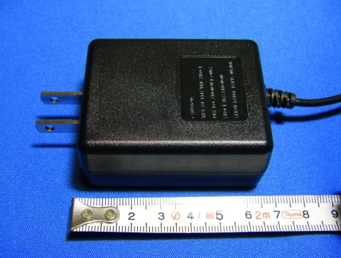 アダプタ部のサイズは62(W)×47mm(D)×30(H)