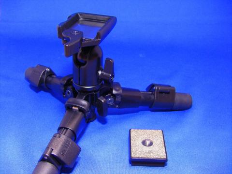 土台を外してから、カメラを設置する仕様。