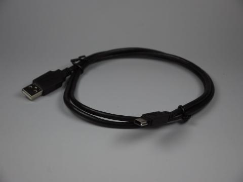 付属のminiUSBケーブルで長さは約1.05m