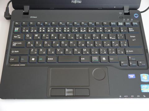 キーボードはアイソレーションタイプ
