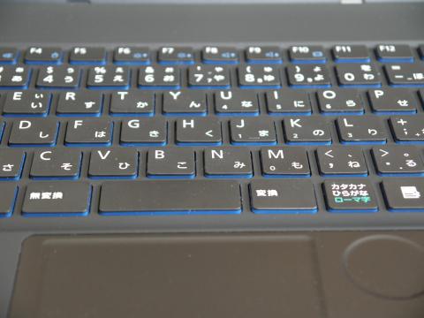 キーの側面がブルーになっていて、アクセントになってます♪