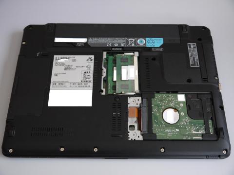 メモリスロット・HDDカバー取外し時