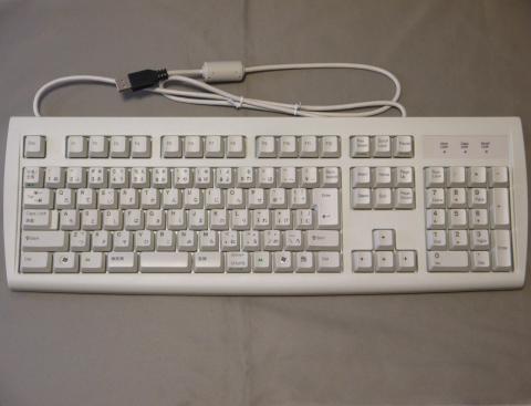 キーボードもUSB有線タイプ。ケーブル長は約1m