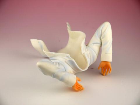 シャツから手が生えてる!?