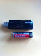 本体と単3電池の比較