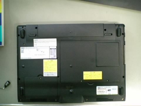 ノートパソコンの裏面