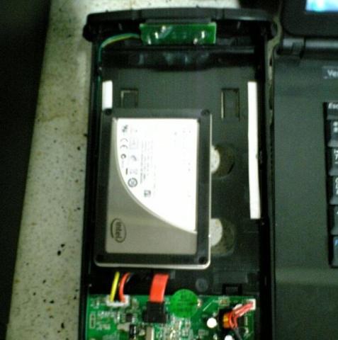 2.5インチSSDをセットしたとき