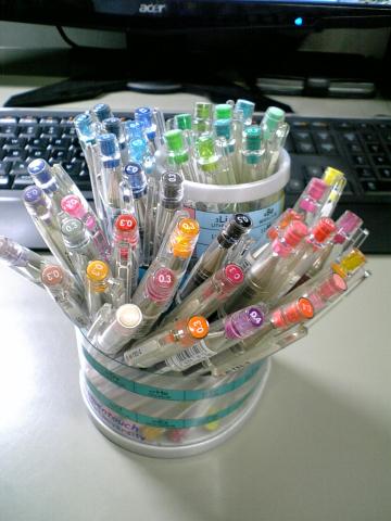 入りきれなかったものはペンケースへ