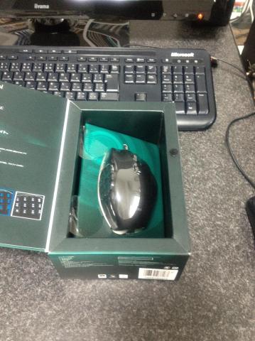 開封した段階で覗かせる多数のサムボタン