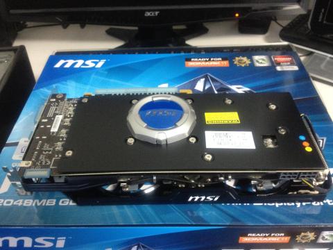 裏面:稼働すると光る