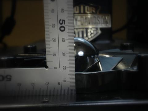 ファンの中心部の突起物を含めると高さ40mmくらい