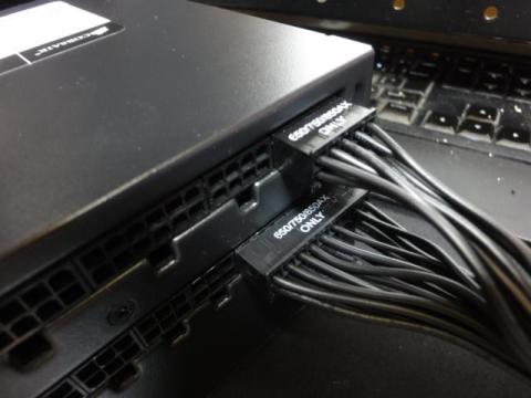 ちょっと特殊なメイン20+4ピン電源モジュラーケーブル電源本体側