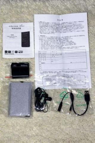 付属品は内箱の中に入っています。