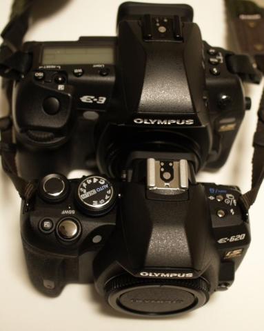 E-3と並べるとこんなにコンパクトです