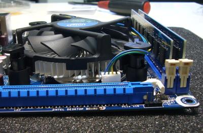 ケーブルの接続も忘れずに