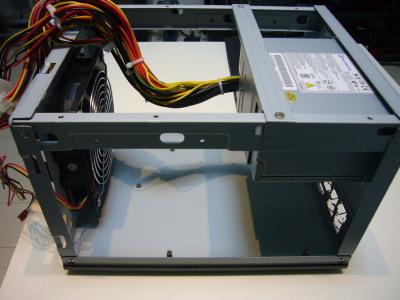 外せるものは全部外すと♪(全部外したつもりが、電源とかファンとか残ってますね)