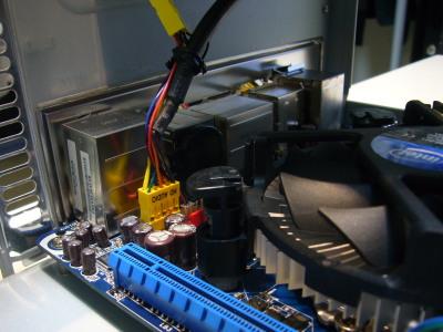 HD AUDIOケーブルを接続